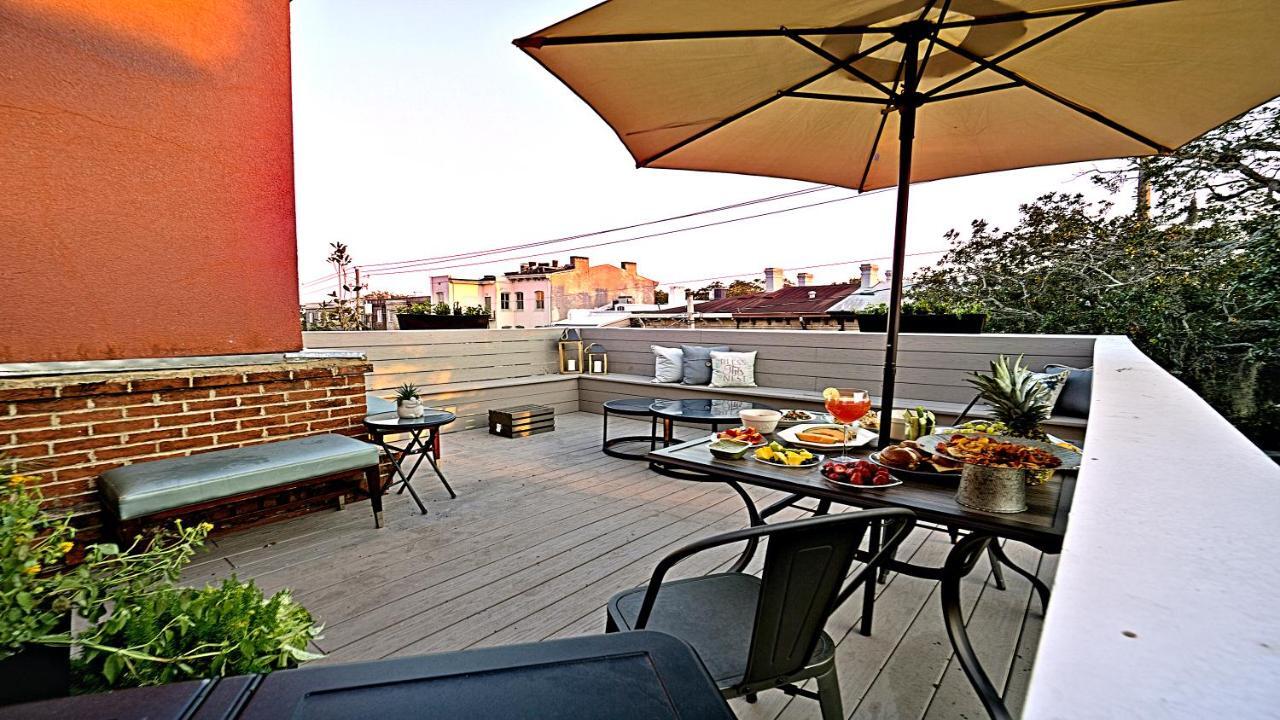 Sprawling Penthouse With Rooftop Deck Blocks From The River 서배너 외부 사진