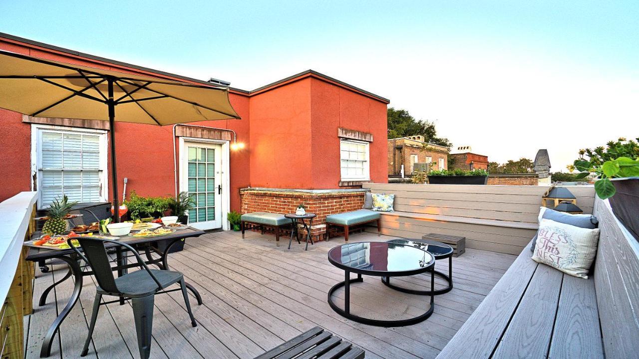 Sprawling Penthouse With Rooftop Deck Blocks From The River 서배너 외부 사진